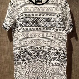 Men’s patterned t-shirt
